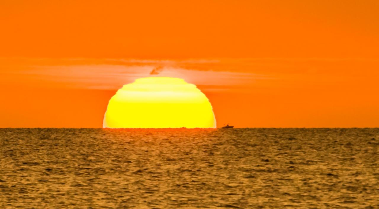 海阔云红带夕阳 大海 夕阳 美图 第3张